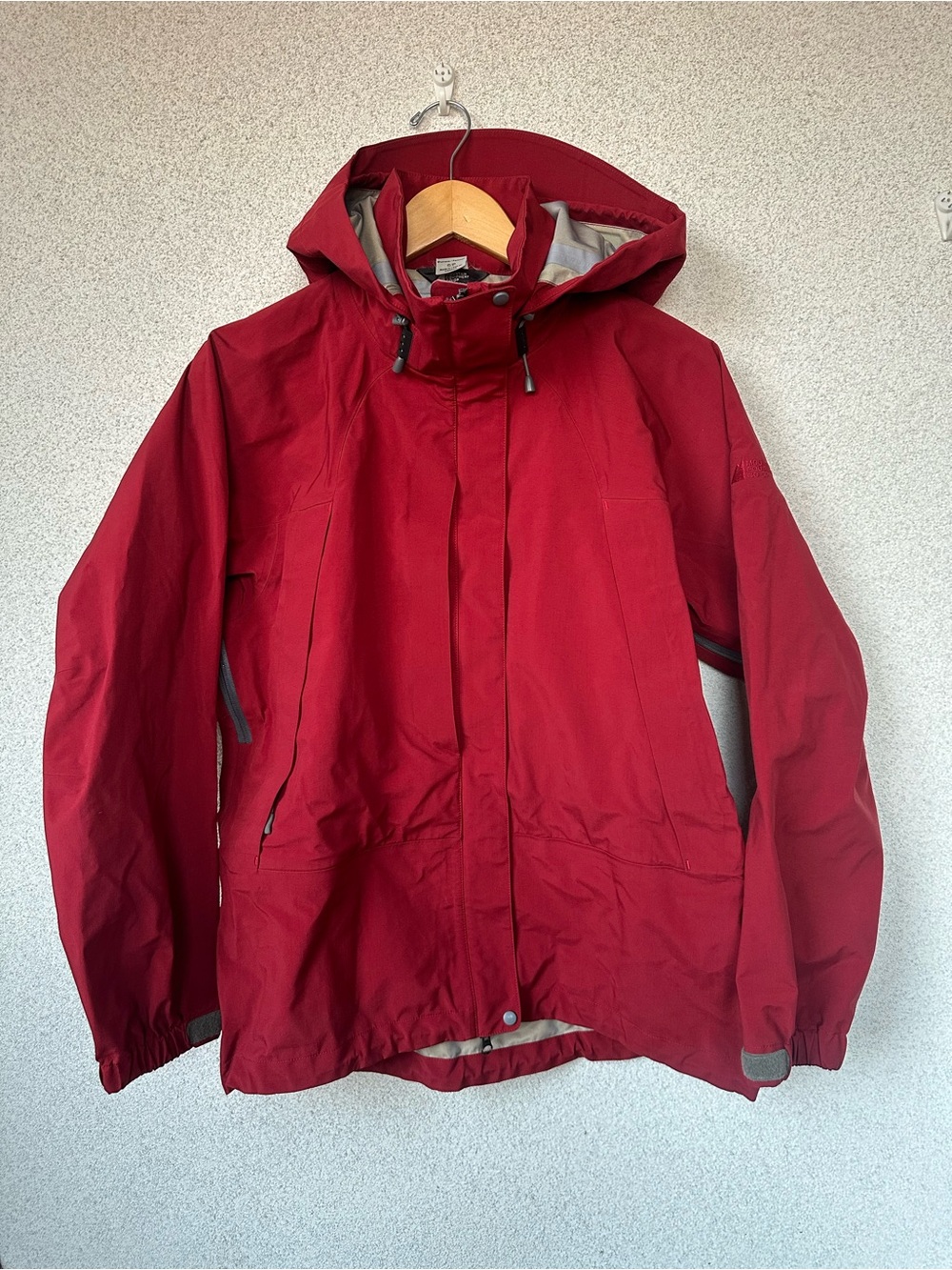 MEC Mountain Equipment Co-Op Red Waterproof Hooded Shell Jacket Women’s Small